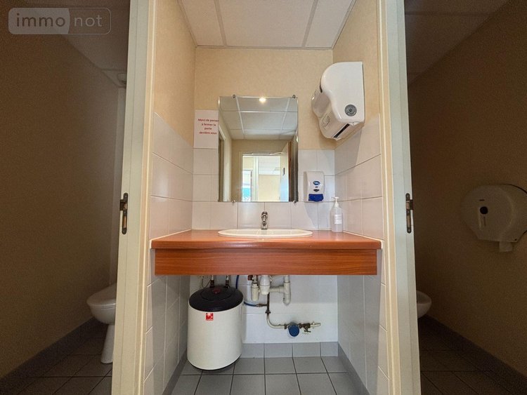 Location fonds et murs commerciaux Bruz 35170 Ille-et-Vilaine 320 m2  4450 euros