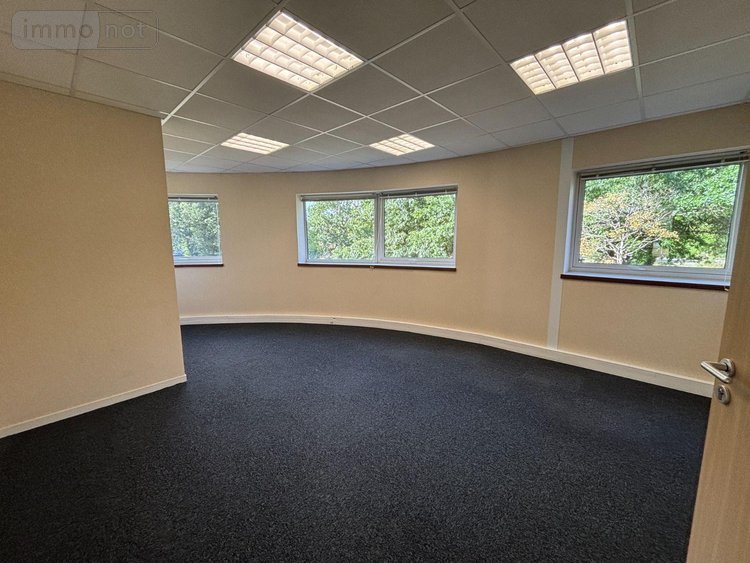Location fonds et murs commerciaux Bruz 35170 Ille-et-Vilaine 320 m2  4450 euros