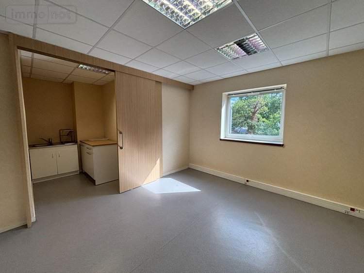 Location fonds et murs commerciaux Bruz 35170 Ille-et-Vilaine 320 m2  4450 euros