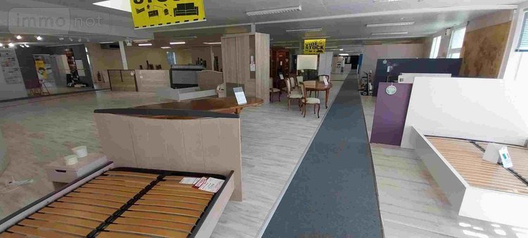 Fonds et murs commerciaux a vendre Saint-James 50240 Manche 1130 m2  243800 euros