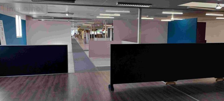 Fonds et murs commerciaux a vendre Saint-James 50240 Manche 1130 m2  243800 euros