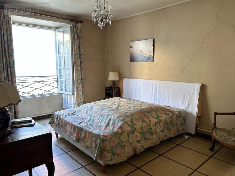 Immeuble a vendre Aurillac 15000 Cantal 374 m2  254400 euros