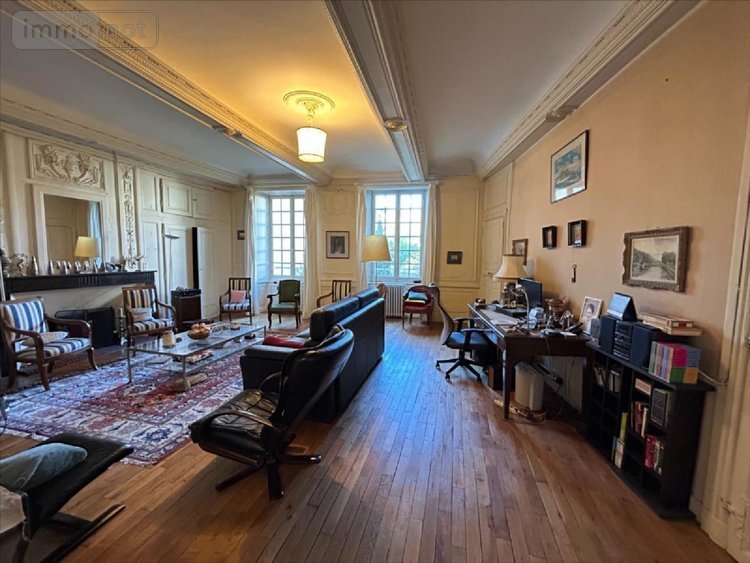 Immeuble a vendre Aurillac 15000 Cantal 374 m2  254400 euros