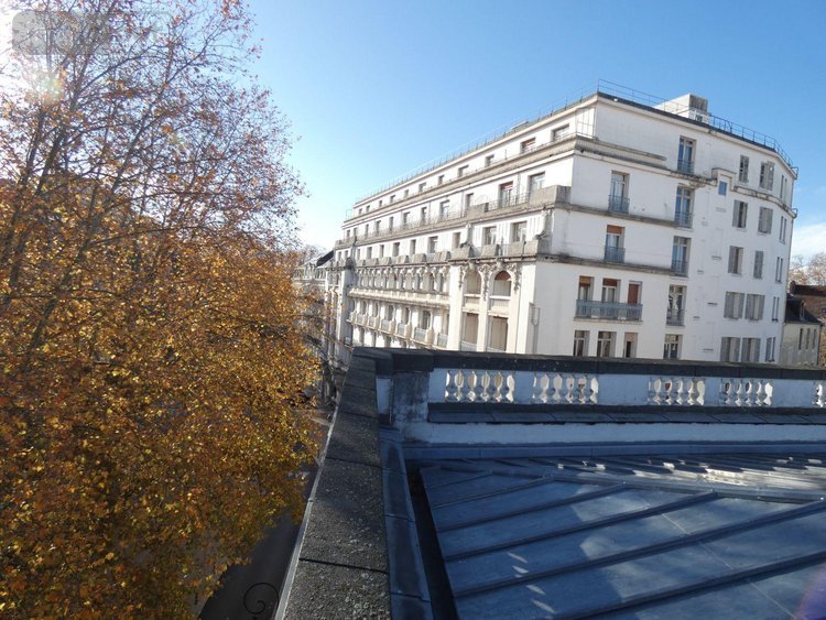 Immeuble a vendre Vichy 03200 Allier 377 m2  1680000 euros