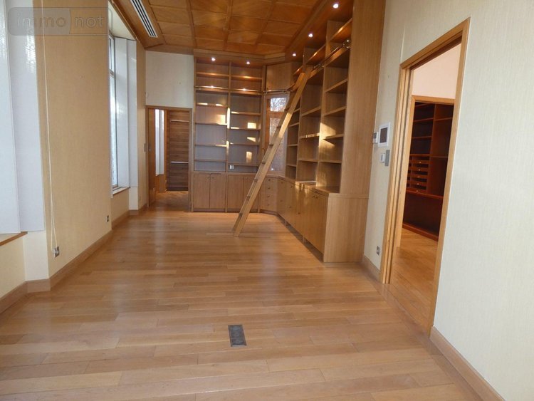 Immeuble a vendre Vichy 03200 Allier 377 m2  1680000 euros