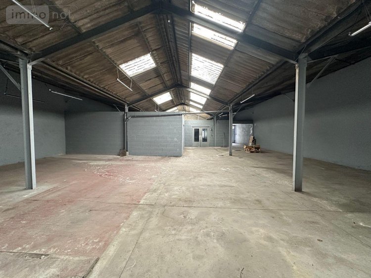 Location fonds et murs commerciaux Ussel 19200 Corrèze 350 m2  2500 euros