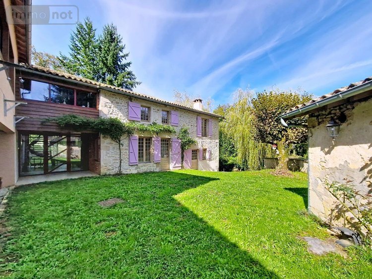 Maison a vendre Lezay 79120 Deux-Sèvres 327 m2 6 pièces 470000 euros
