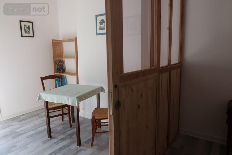 Immeuble a vendre Lencloître 86140 Vienne 694 m2  366800 euros