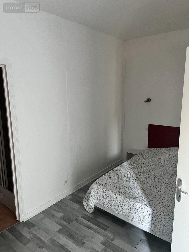 Immeuble a vendre Lencloître 86140 Vienne 694 m2  366800 euros