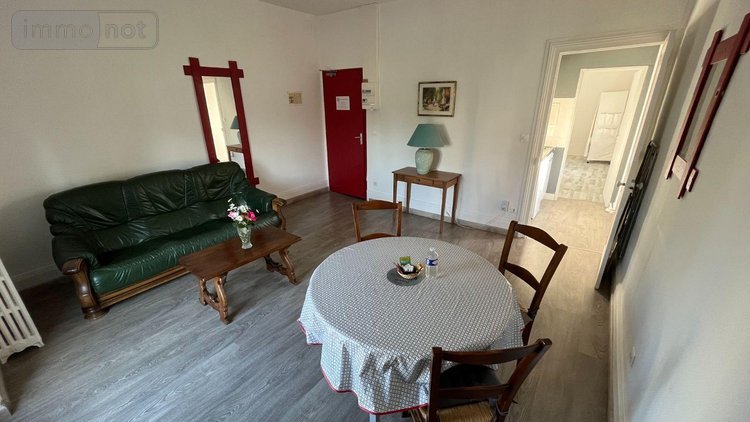 Immeuble a vendre Lencloître 86140 Vienne 694 m2  366800 euros