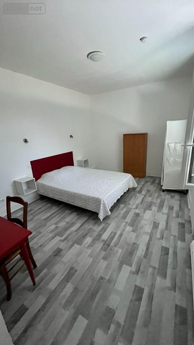 Immeuble a vendre Lencloître 86140 Vienne 694 m2  366800 euros