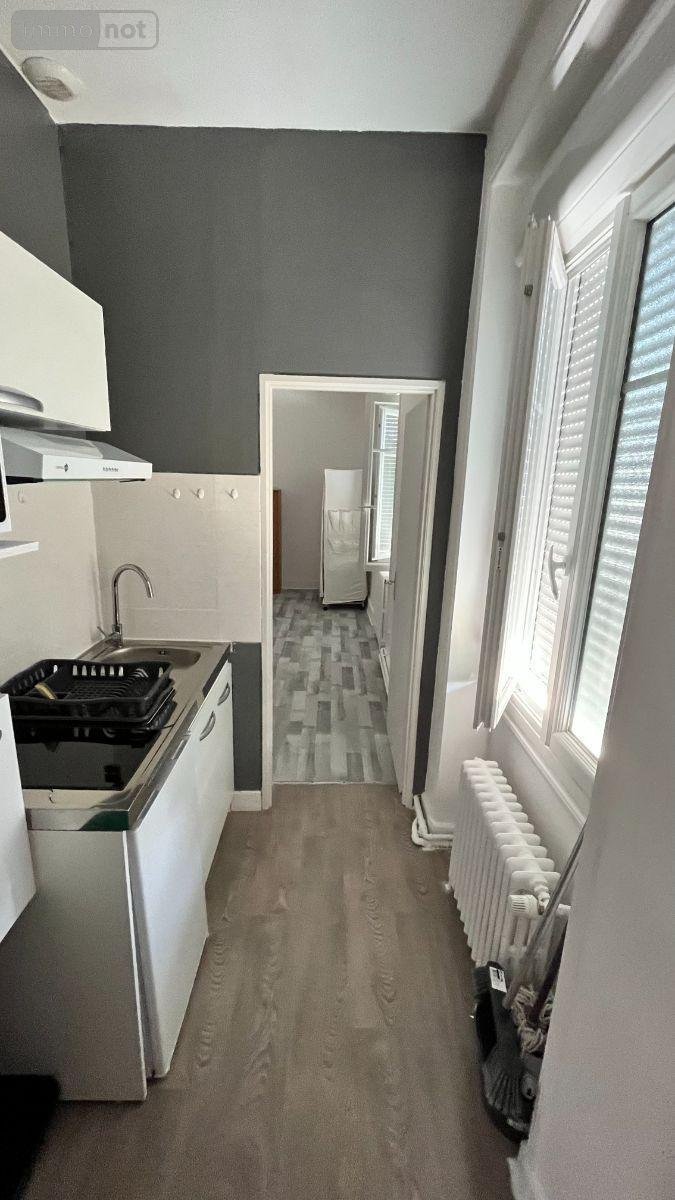 Immeuble a vendre Lencloître 86140 Vienne 694 m2  366800 euros