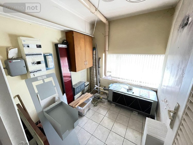 Fonds et murs commerciaux a vendre Manosque 04100 Alpes-de-Haute-Provence 156 m2  200200 euros