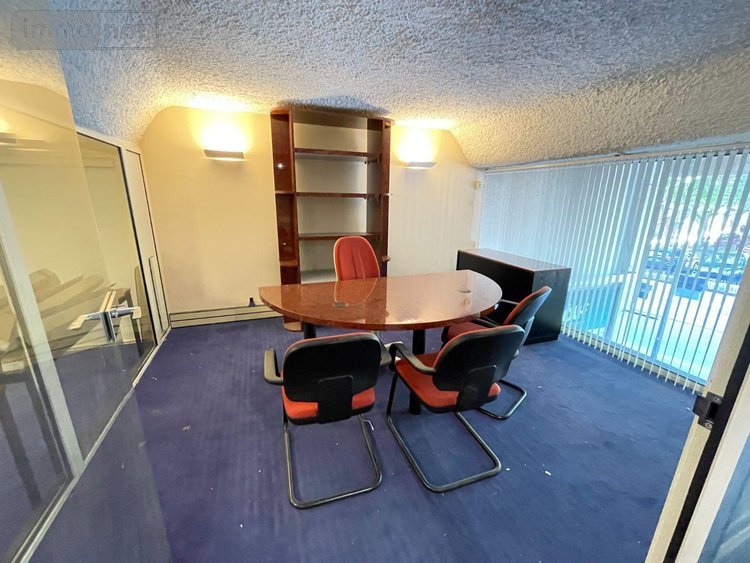 Fonds et murs commerciaux a vendre Manosque 04100 Alpes-de-Haute-Provence 156 m2  210600 euros