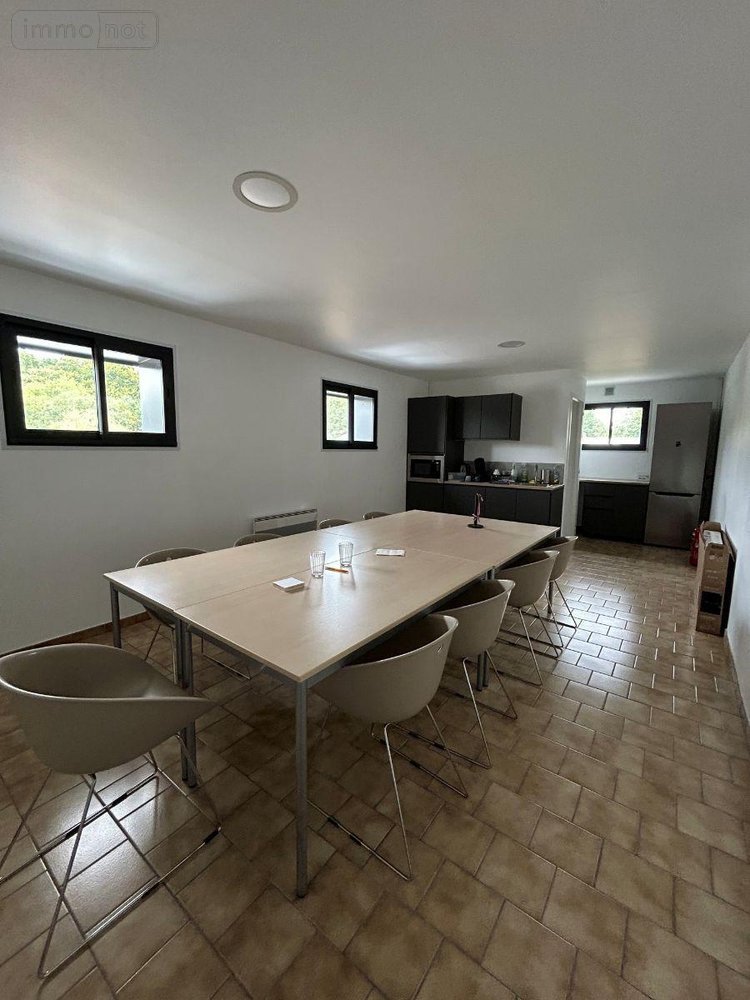 Location fonds et murs commerciaux Les Authieux sur le Port Saint Ouen 76520 Seine-Maritime 190 m2  3500 euros