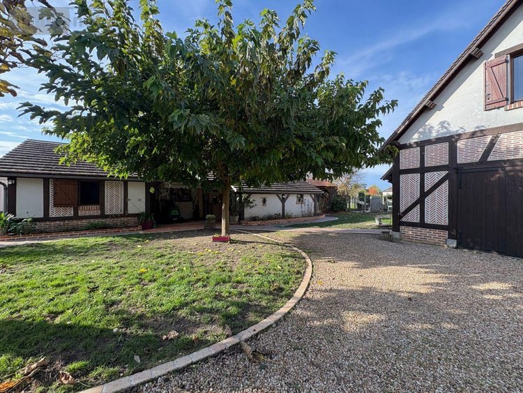 Maison a vendre Selles-Saint-Denis 41300 Loir-et-Cher 180 m2 9 pièces 284580 euros