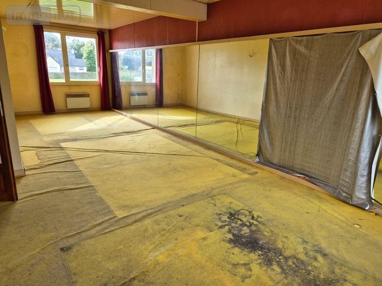 Immeuble a vendre Saint-Pol-de-Léon 29250 Finistère 157 m2  84600 euros