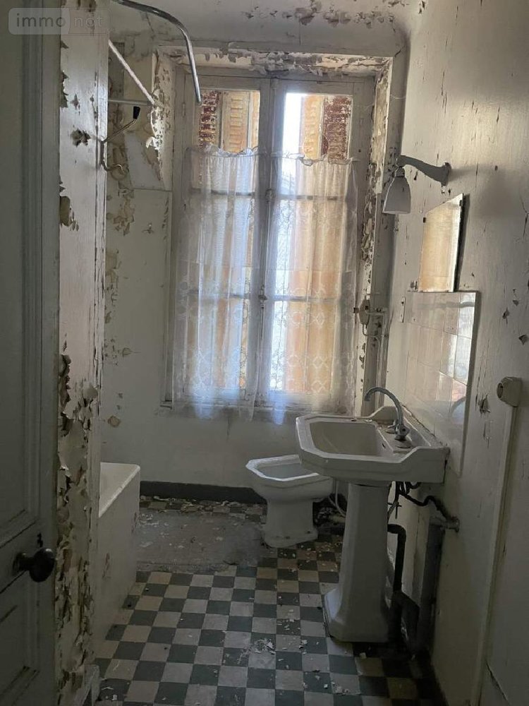 Immeuble a vendre Javerlhac et la Chapelle Saint Robert 24300 Dordogne 306 m2  192600 euros