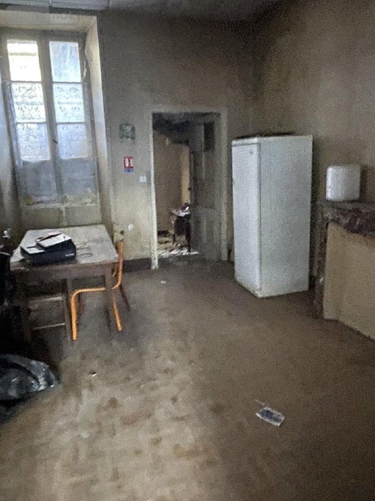 Fonds et murs commerciaux a vendre Ribérac 24600 Dordogne 93 m2  55000 euros