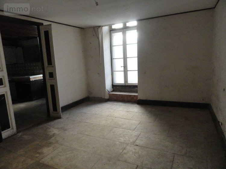 Immeuble a vendre Saint-Gilles 30800 Gard 578 m2  199280 euros