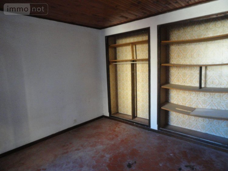 Immeuble a vendre Saint-Gilles 30800 Gard 578 m2  199280 euros