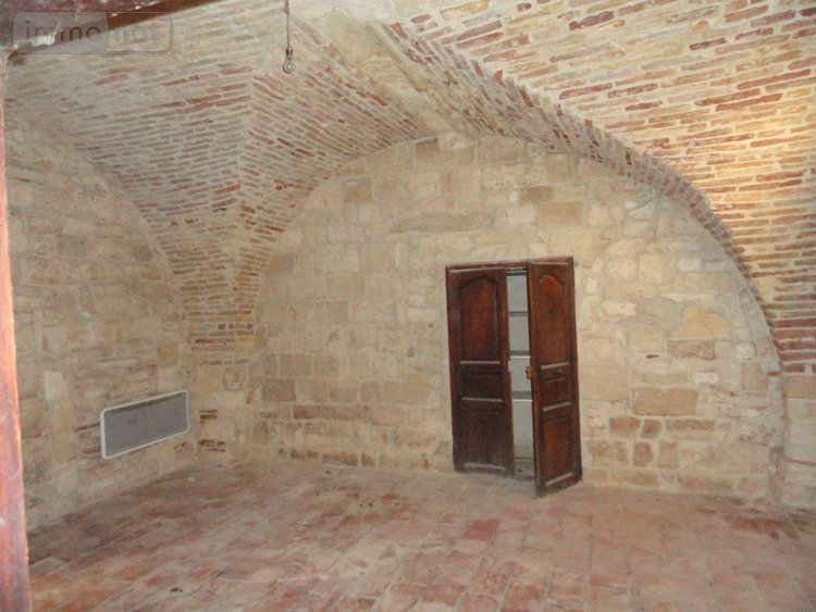 Immeuble a vendre Saint-Gilles 30800 Gard 578 m2  199280 euros