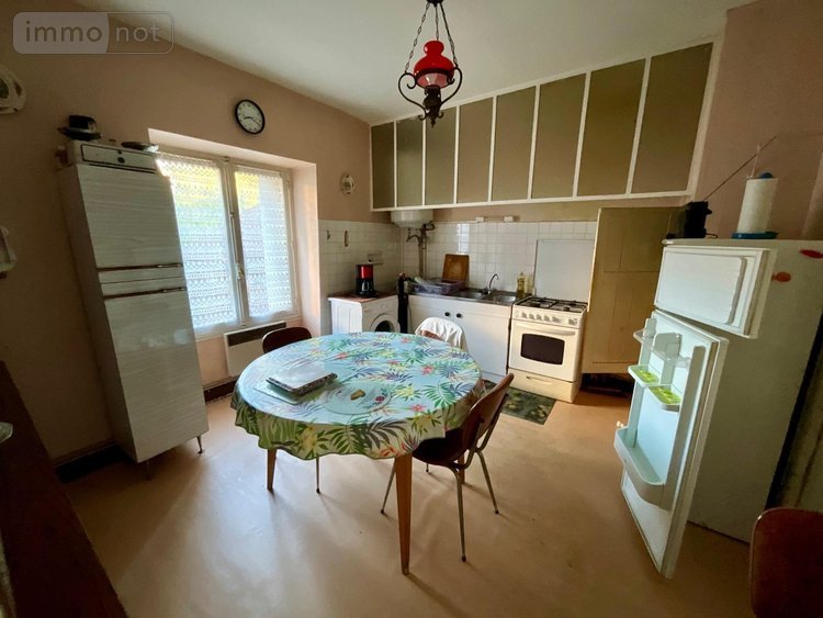 Immeuble a vendre Saint-Priest-Taurion 87480 Haute-Vienne 239 m2  33000 euros