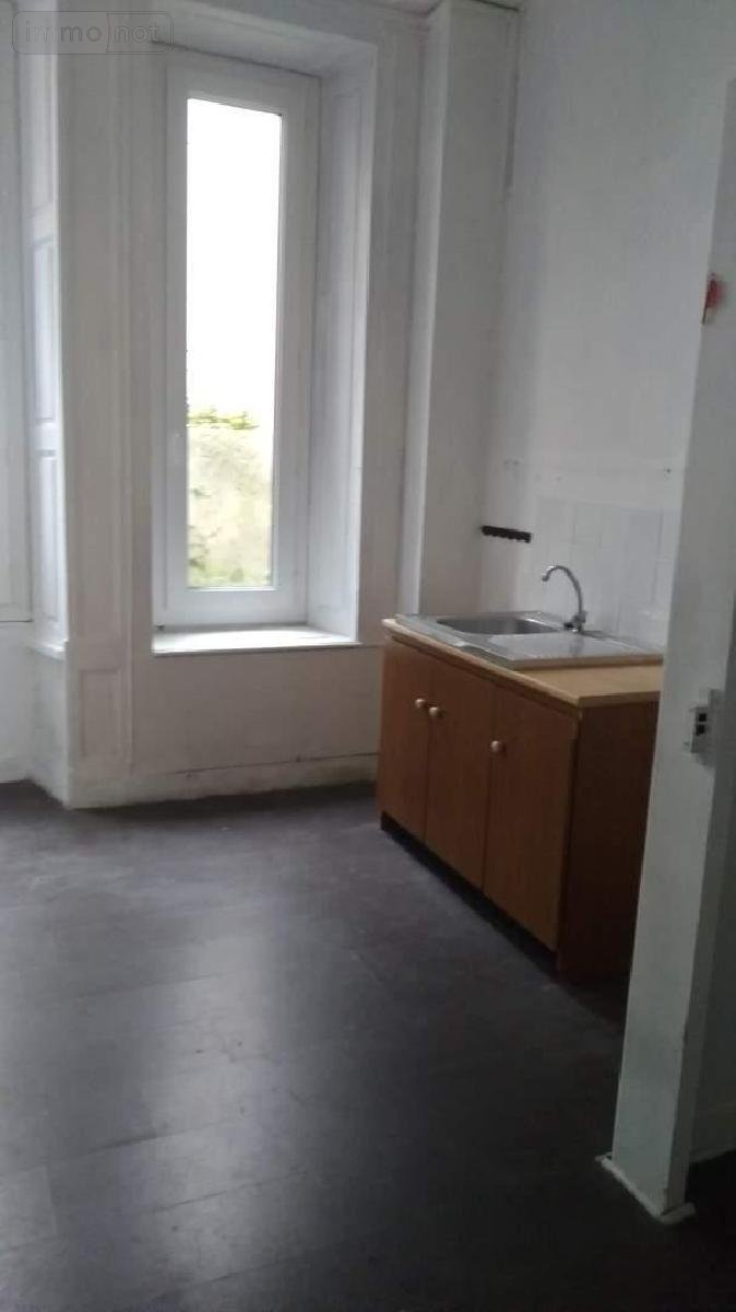 Location fonds et murs commerciaux Beaugency 45190 Loiret 52 m2  400 euros