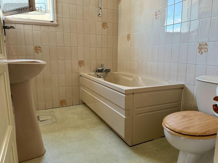 Maison a vendre Saint-Amand-Montrond 18200 Cher 63 m2 4 pièces 68900 euros