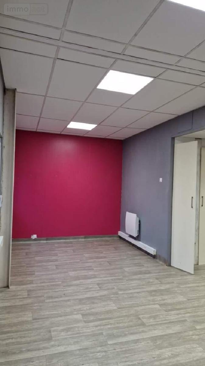 Location fonds et murs commerciaux Tinténiac 35190 Ille-et-Vilaine 50 m2  700 euros