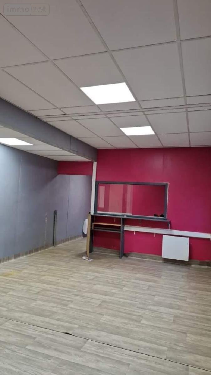 Location fonds et murs commerciaux Tinténiac 35190 Ille-et-Vilaine 50 m2  700 euros