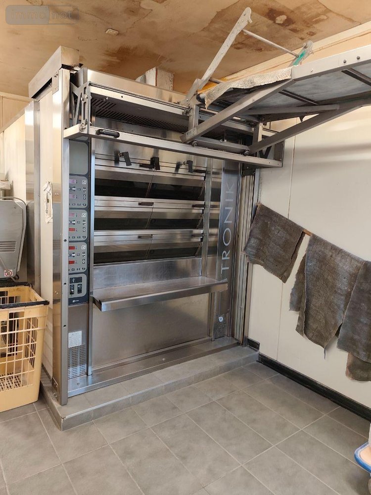 Fonds et murs commerciaux a vendre Charbonnières-les-Varennes 63410 Puy-de-Dôme  106000 euros