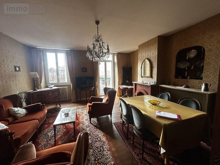 Immeuble a vendre Pleaux 15700 Cantal 200 m2  135680 euros