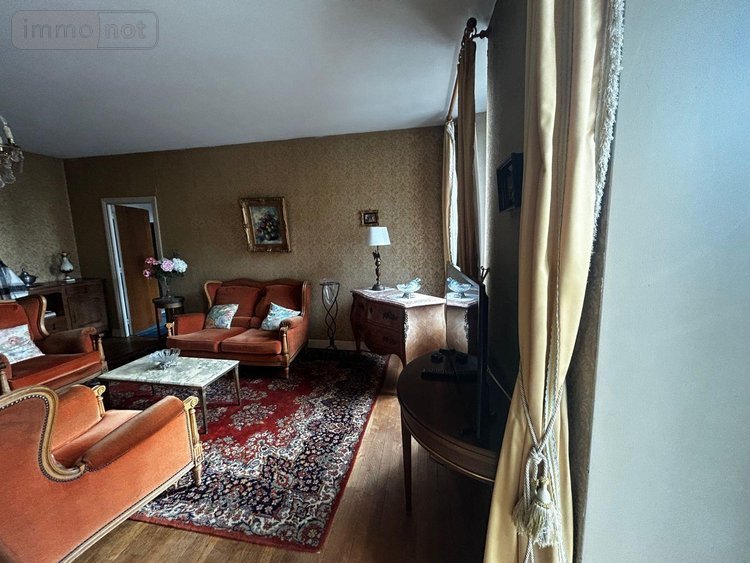 Immeuble a vendre Pleaux 15700 Cantal 200 m2  135680 euros