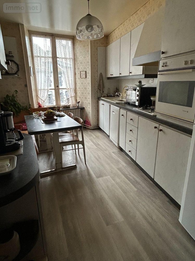 Immeuble a vendre Mauriac 15200 Cantal  233200 euros