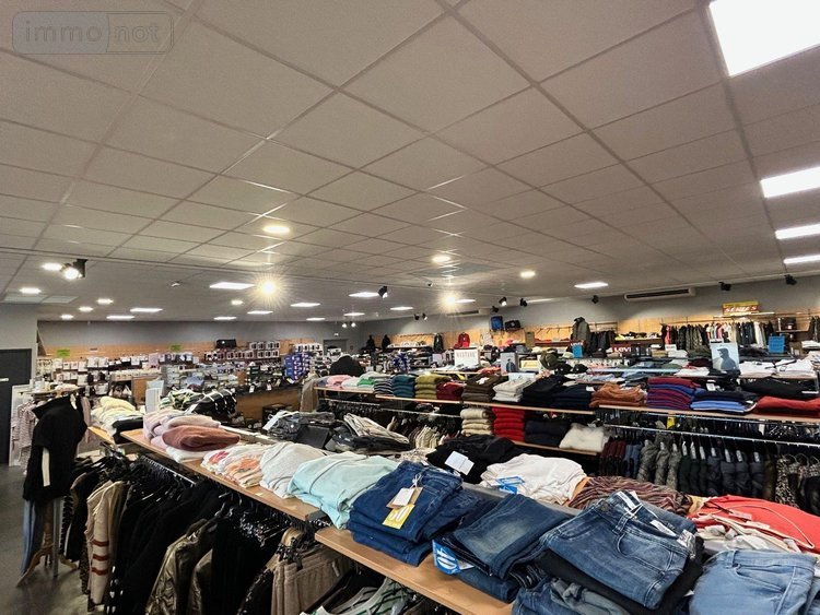 Fonds et murs commerciaux a vendre Mauriac 15200 Cantal 360 m2  507700 euros