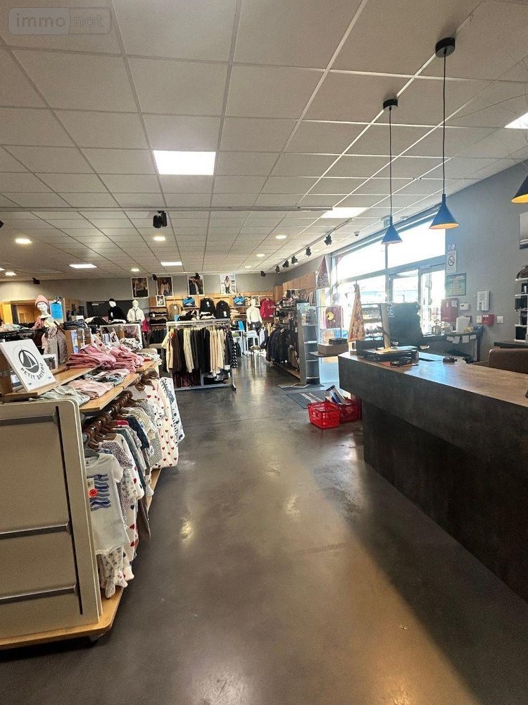 Fonds et murs commerciaux a vendre Mauriac 15200 Cantal 360 m2  507700 euros