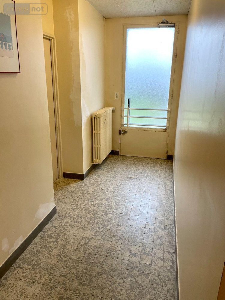 Fonds et murs commerciaux a vendre Rethel 08300 Ardennes  198700 euros