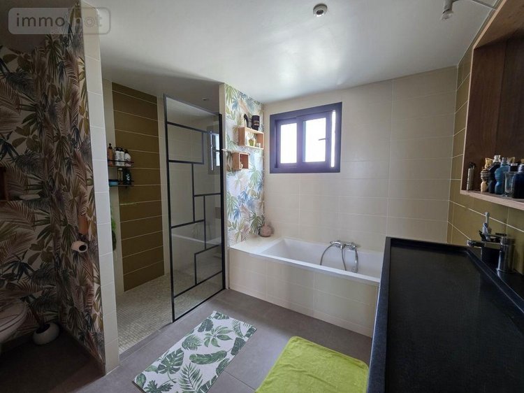 Maison a vendre Sainte-Soulle 17220 Charente-Maritime 239 m2 9 pièces 633400 euros