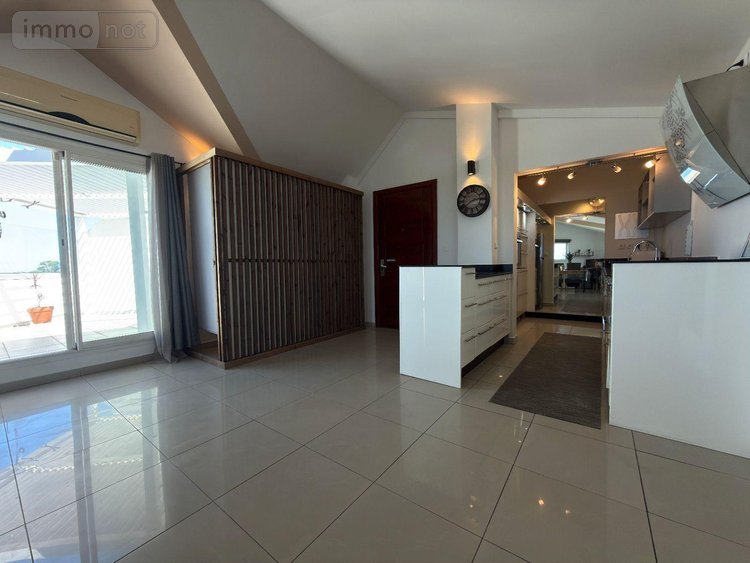 Appartement a vendre Sainte-Clotilde 97490 Réunion 79 m2 4 pièces 275000 euros