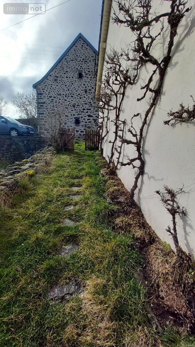 Maison a vendre Neussargues en Pinatelle 15170 Cantal 99 m2  95800 euros