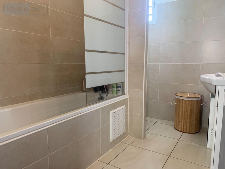 Location maison La-Riviere 97421 Réunion 89 m2 4 pièces 1021 euros