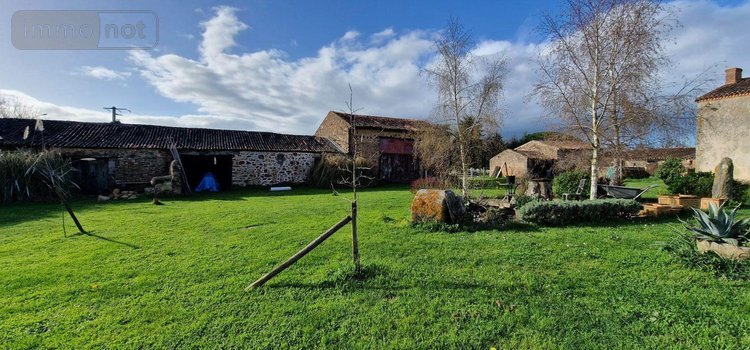 propriete a vendre Sainte-Gemme 79330 Deux-Sèvres 286 m2 8 pièces 299000 euros