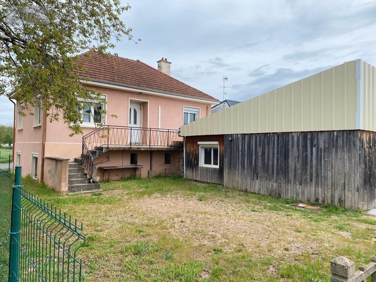 Maison a vendre Molinet 03510 Allier 135 m2  73960 euros