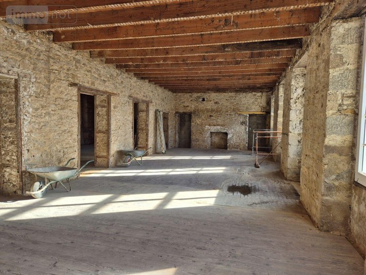 Immeuble a vendre Saint-Pol-de-Léon 29250 Finistère 627 m2  332400 euros