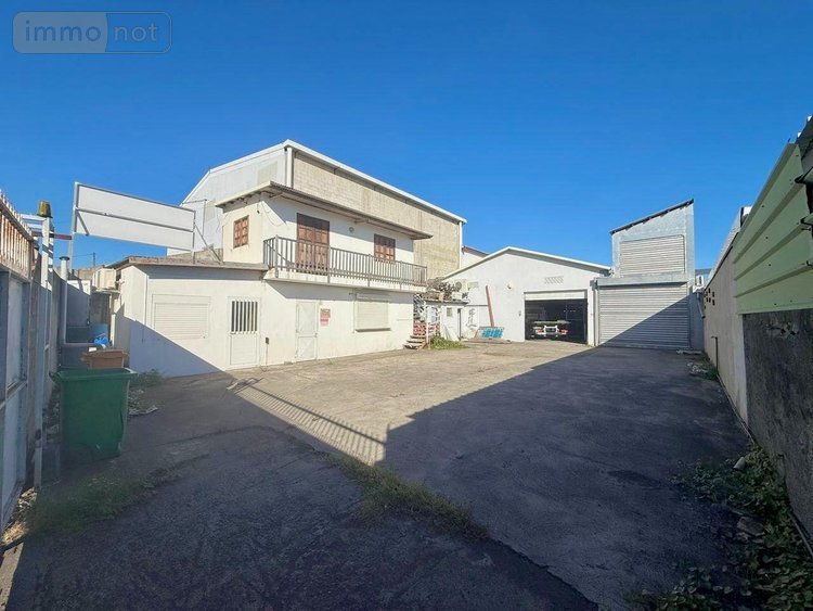 Fonds et murs commerciaux a vendre Saint-Louis 97450 Réunion 396 m2  706335 euros