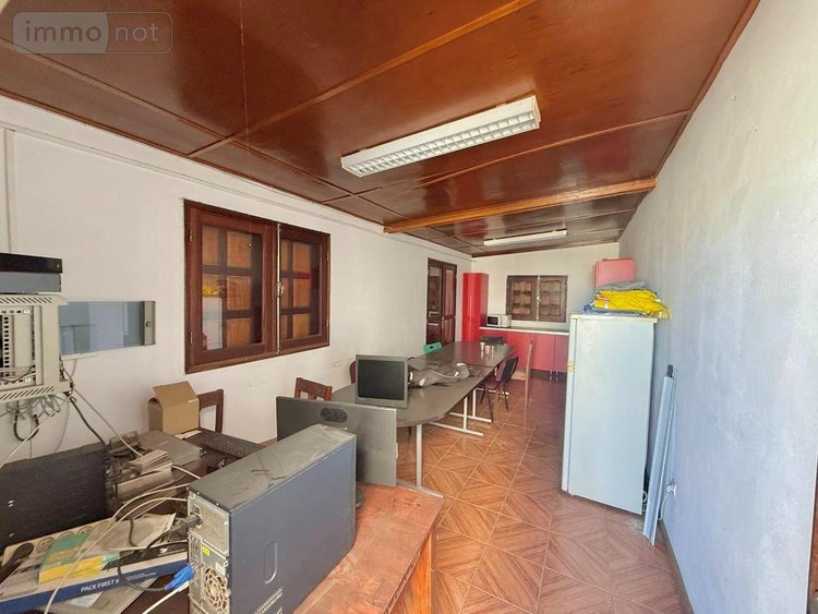 Fonds et murs commerciaux a vendre Saint-Louis 97450 Réunion 396 m2  706335 euros