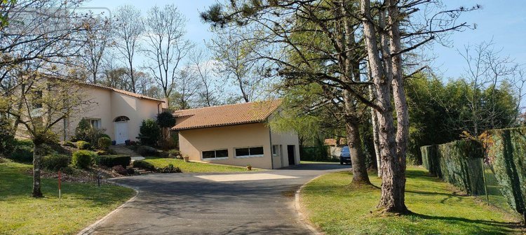 Maison a vendre Les Herbiers 85500 Vendée 254 m2 9 pièces 587000 euros