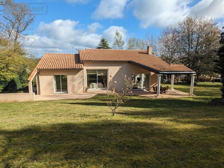 Maison a vendre Les Herbiers 85500 Vendée 254 m2 9 pièces 587000 euros