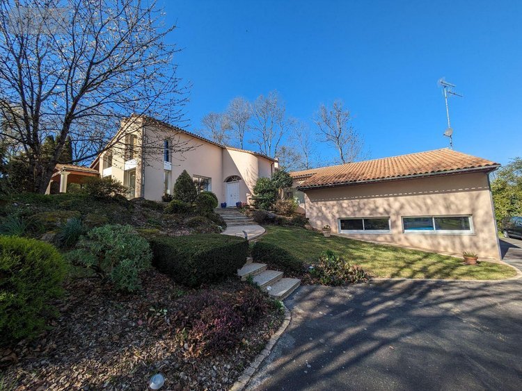 Maison a vendre Les Herbiers 85500 Vendée 254 m2 9 pièces 587000 euros